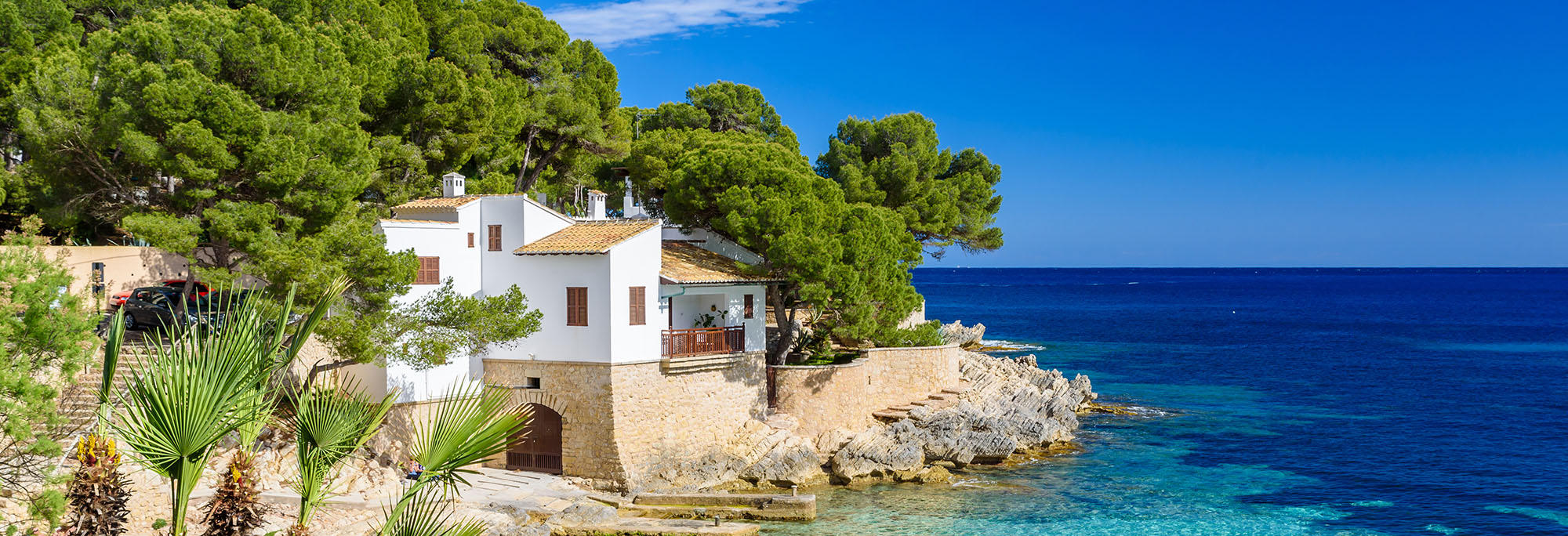 Holiday Homes & Apartments by the Sea