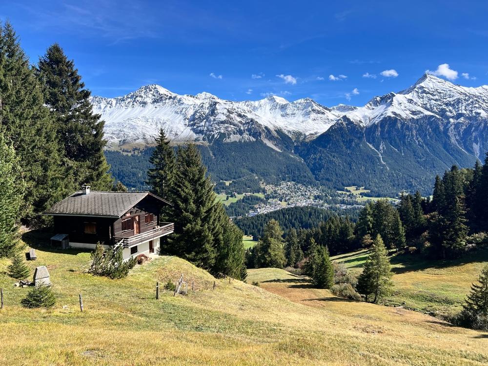 Vue sur le chalet de Lenzerheide, Suisse