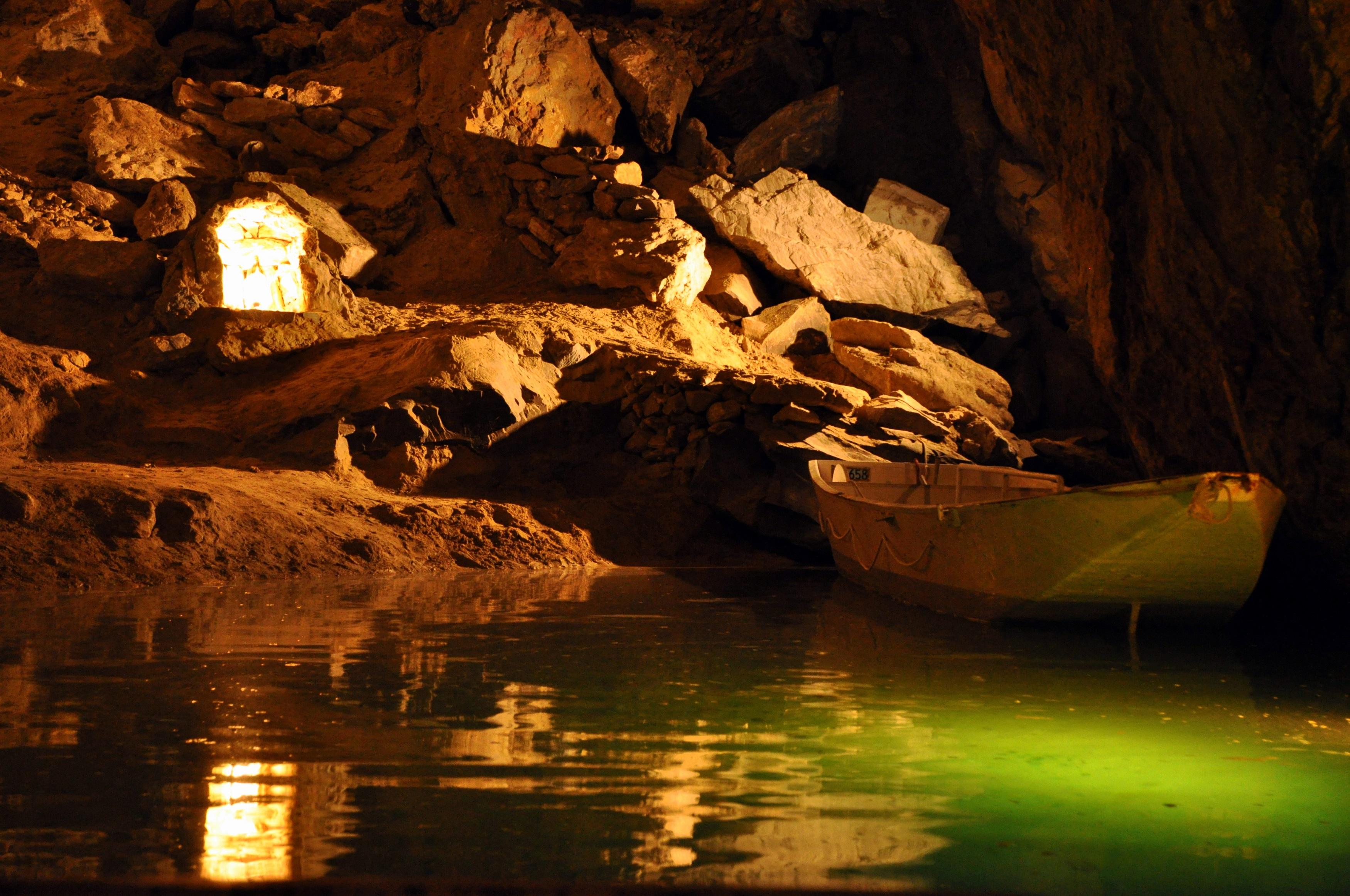 lac souterrain Saint-Léonard